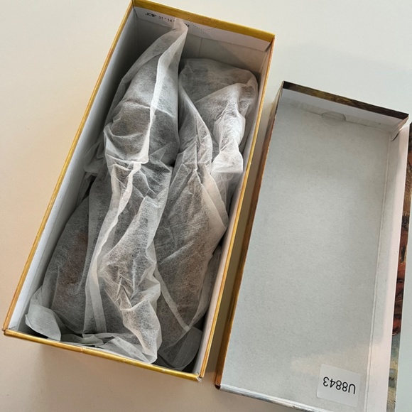 Alessi Pointed Toe Loafer - Picture 3 of 6